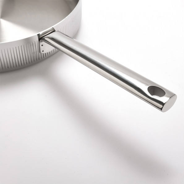Sauteuse inox striée + couvercle