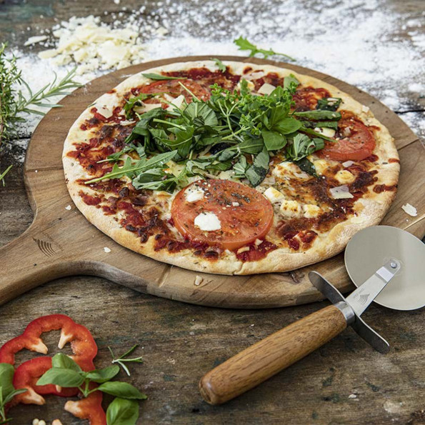 Planche à pizza avec roulette6815