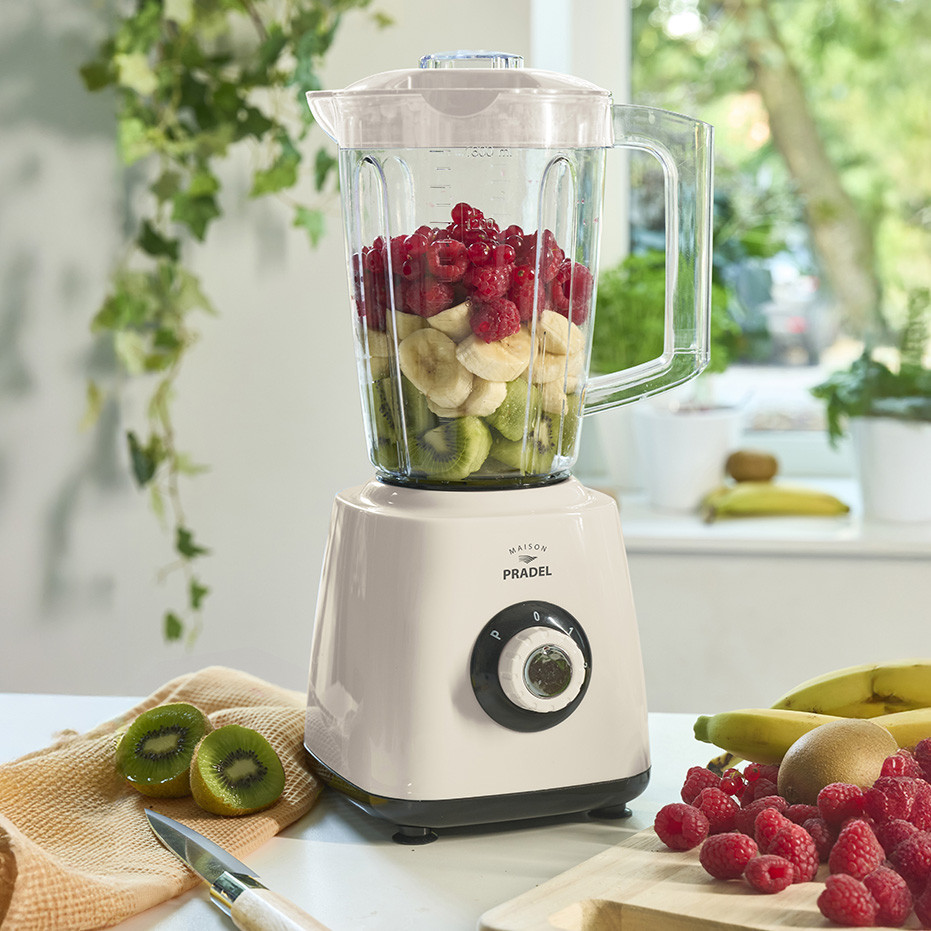 Les ingrédients pour un smoothie framboise, banane et kiwi