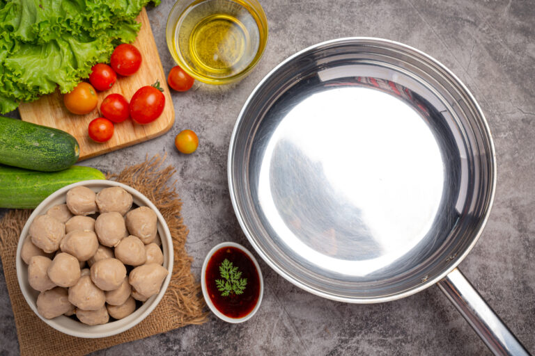 Pourquoi choisir l’inox pour vos poêles et casseroles ? | Le guide ultime