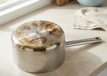 Comment nettoyer une casserole brûlée ?